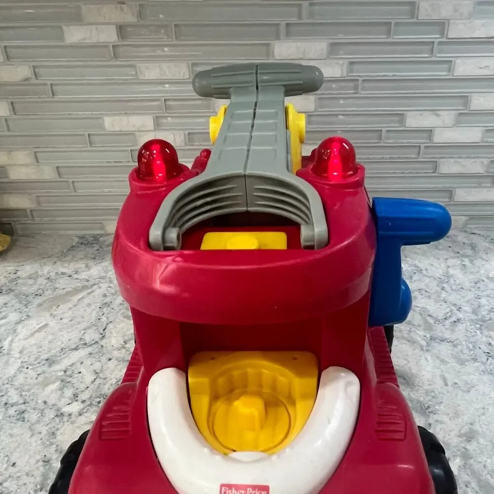 Vintage 2002 Fisher-Price Little People Talking Fire Truck Lights & Sounds